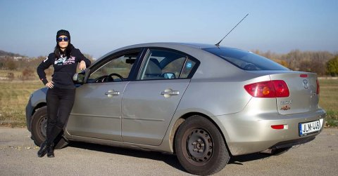 Ütött, kopott, pecsétes, mégsem áll meg: Mazda 3 1.6i 2004 - Tesztvideó