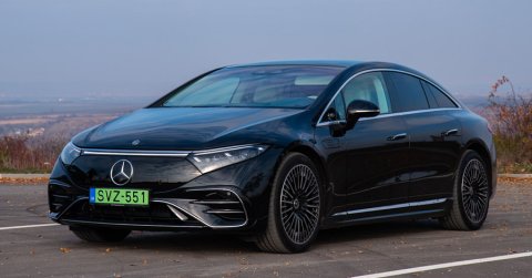 Így képes önmagától parkolóhelyet találni egy Mercedes EQS – VIDEÓ