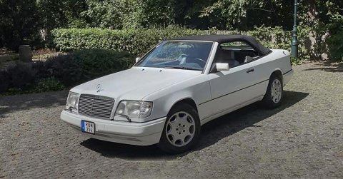 Befektetés vagy úri hóbort? Mercedes E-osztály kabrió - VIDEÓ