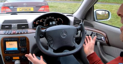 Így ne barkácsolj Tesla szarvkormányt az autódhoz – VIDEÓ