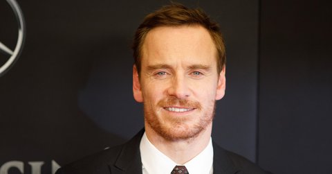 Így veret a versenypályán Michael Fassbender