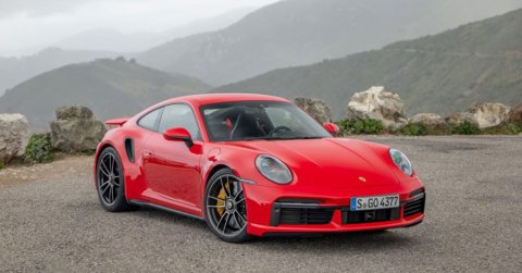 A Porsche megpróbálkozik a hullámsírba került luxusautók pótlásával