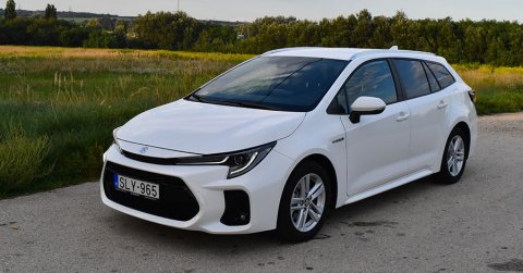 Toyota-klón családi kombi: Suzuki Swace 1.8 Hybrid 2021 - Teszt
