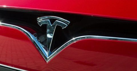 Alkatrészhiány miatt csökkentik a termelést a Tesla sanghaji gyárában