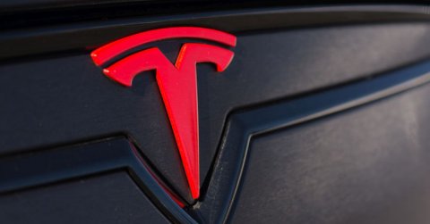 Friss játékok és TikTok a Tesla ünnepi csomagjában
