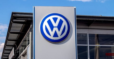 Sínautó! Ja nem, csak felnin hajtja a VW Multivant - VIDEÓ