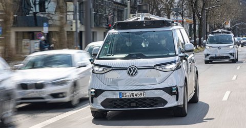 Először vitték utcára a Volkswagen önvezető autóját – VIDEÓ