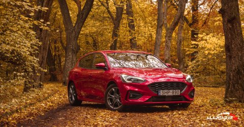 Kicsi a bors, de erős: Ford Focus 1.0 EcoBoost hibrid - Teszt és videó
