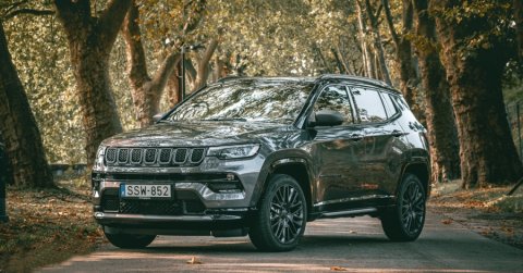 Menő lendkerekes játékszer: Jeep Compass 1.3 T4 DCT 2021 - Teszt
