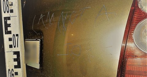 Volt barátnője autójának fényezésben véste: „I am not a joke”