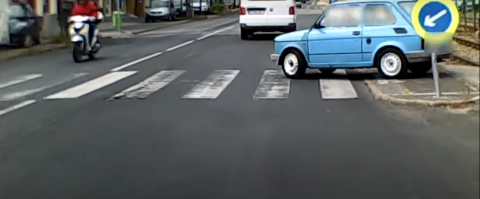 A kispolszkival közlekedő sofőr viselkedésétől kiakadt a tahóságmérő
