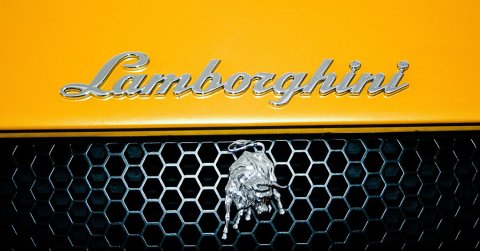 Kiderült, milyen kasztnival érkezik az első elektromos Lamborghini