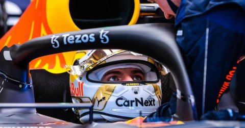 F1: A címvédő holland nyerte a motorhibákkal tarkított Azerbajdzsáni Nagydíjat