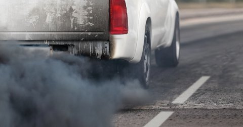 A kerékpáros-társadalom ellenségévé vált a bringást bekormoló sofőr - VIDEÓ