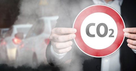 A nehezebb kocsikat előállító autógyártóknak megengedik, hogy jobban szennyezzék a környezetet