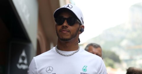 Az F1-ben már a karóra is ékszernek minősül, büntetés jár a viseléséért