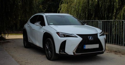 Ékszer, városba: Lexus UX 250h 2WD F Sport (2019) – Teszt + Videó
