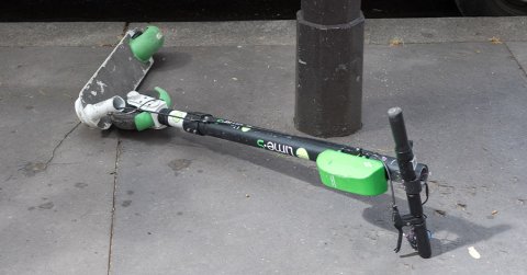 Hamarosan már büntetik, aki nem a kijelölt helyen hagyja a kölcsönzött e-rollert Budapesten