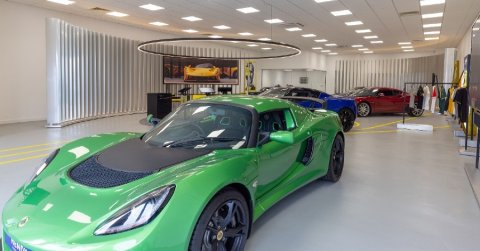 A Porsche Taycan riválisának szánja új elektromos autóját a Lotus