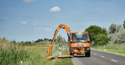 460 millió négyzetméteren kaszál a Magyar Közút