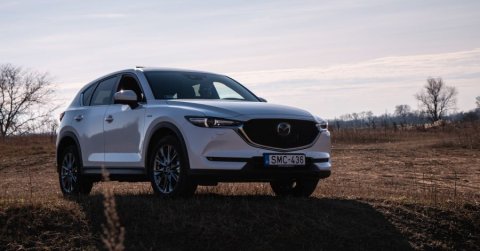 Hófehérke lakkcipőben: Mazda CX-5 100 YEARS Edition 2021 - Teszt
