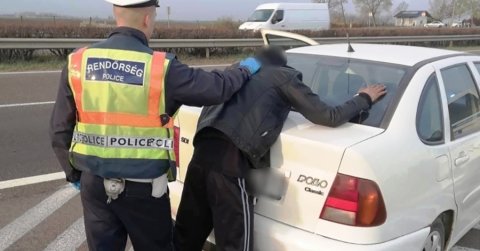 Érdekes módszerrel kötöttek el egy autót Sárándon
