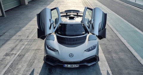 Most már tényleg itt a Mercedes F1-es szuperautója, és öt motort raktak bele