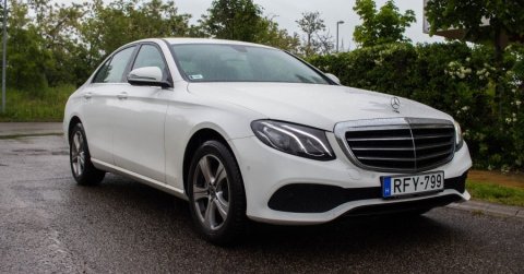 Egy Škoda áráért: Mercedes-Benz E200 4Matic (2018) - Teszt
