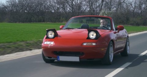 A piros szerelemautó: Mazda MX-5 NA 1.8 1995 - Videó