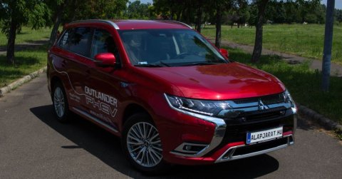 Újratöltve: Mitsubishi Outlander PHEV 2.4 4WD (2019) - Teszt
