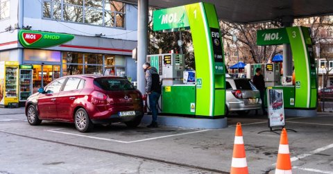 Újabb szigorítást vezettek be a Mol kutakon a fű alatt