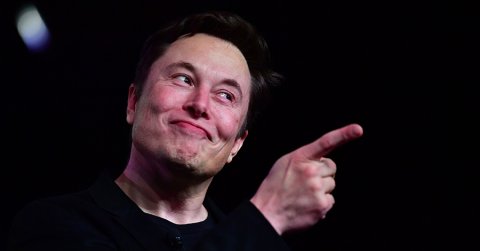 Mesés fizetésre vágysz? Végzettség nélküli munkásokat csábít Elon Musk új gyárába!