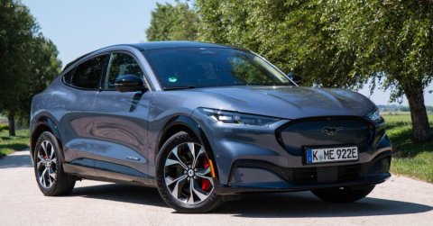 Meg lehet zabolázni! - Ford Mustang Mach-E 4X 2021 – Teszt és videó
