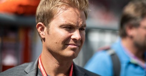 Lewis Hamilton csapatát lenyomva nyert újabb trófeát Nico Rosberg