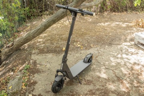 Itt az Eleglide Coozy, a menő városi roller, ami fillérekből fenntartható