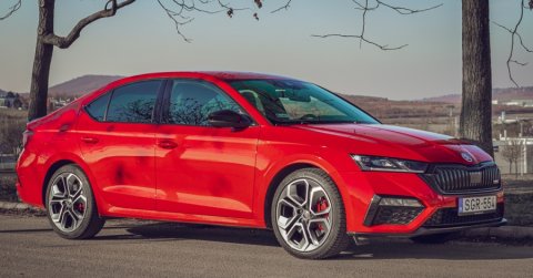 A sznobéria elől menekülőknek: Škoda Octavia RS 2.0 TSI 2022 - Teszt