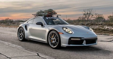 Megnézték, mennyivel tud menni egy karácsonyfát cipelő Porsche 911 – VIDEÓ