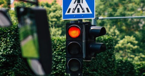 Áthajtottam a piroson, milyen következményekre számíthatok?