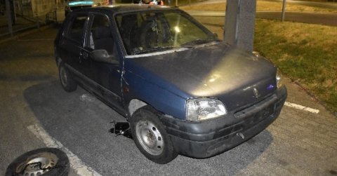 Defektet kapott, de nem esett pánikba: lelopott egy ép kereket egy másik autóról
