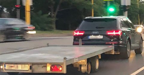 Most éppen Budaörsön készült fotó egy román horrorkaravánról
