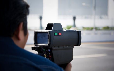 Szirénázó mentőautót előzött jobbról a 183-mal döngető autós – VIDEÓ