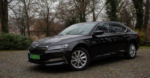 Zöldülő tömegeknek: Škoda Superb iV 2020 – Teszt és videó
