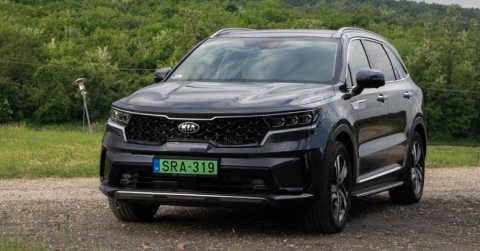 Ismered a mesét a kéttonnás, 300 lóerős, környezetbarát SUV-ről? Ismered, és te is elhitted!