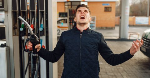 Így trükköznek a külföldiek, hogy elkerüljék a drágább tankolást
