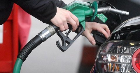 Pénteken ismételten változik a benzin ára
