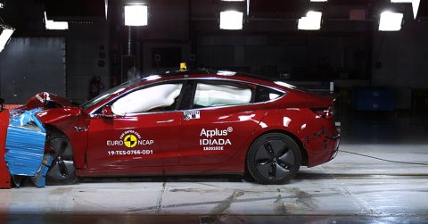 A Tesla Model 3&nbsp;jelesre vizsgázott
