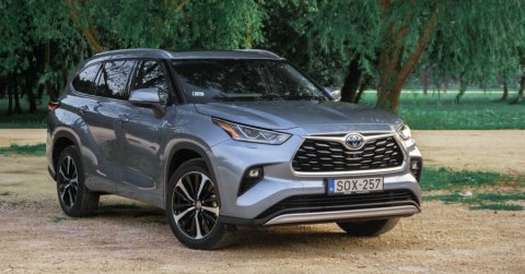 Ahol a nagyravágyás észszerű lesz: Toyota Highlander Hybrid 2021 - Teszt
