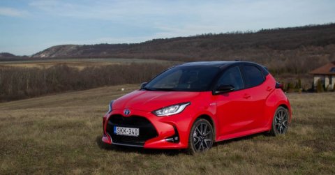 Gurul is, meg „Yáris”: Toyota Yaris 1.5 Hybrid 2021 teszt és videó
