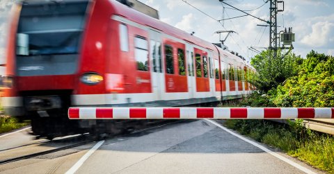 Ma fokozott ellenőrzést tart a MÁV és a rendőrség a vasúti átkelőkben