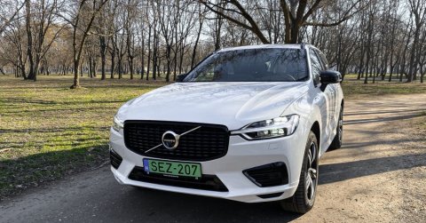 Fiatalosan sportos: Volvo XC60 T6 Recharge 2021 – Teszt és videó
